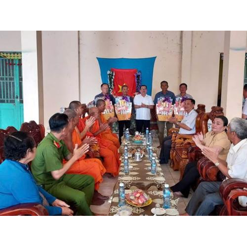 Xã Vĩnh Hòa Hưng thăm chúc tết Chôl Chnăm Thmây chùa lục phi